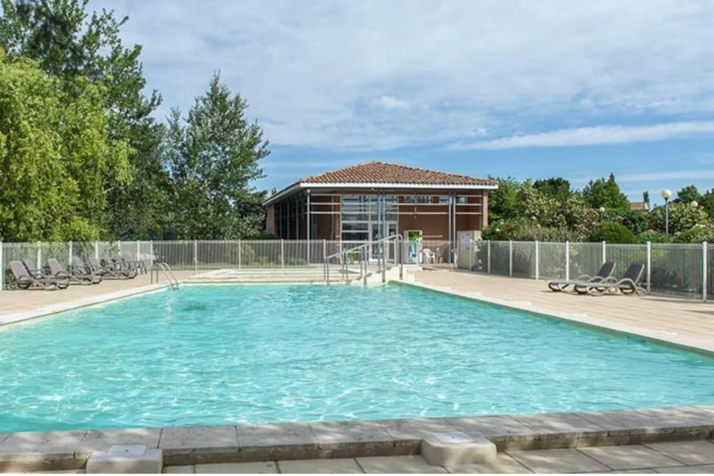 Tia - 2 - Piscine - Bord De *