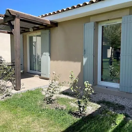 Villa Tia - Appartement 2 Chambres - Piscine - Bord De Lac Saint-Saturnin-les-Avignon Exterior photo