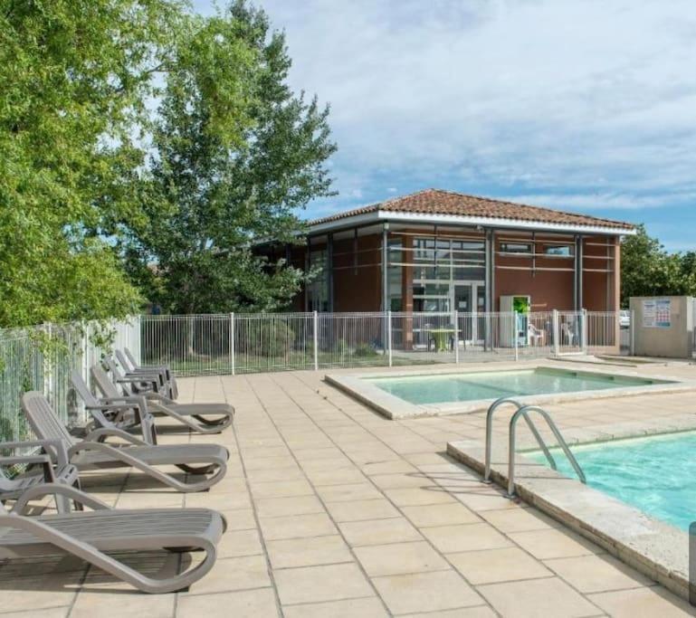 Tia - 2 - Piscine - Bord De *